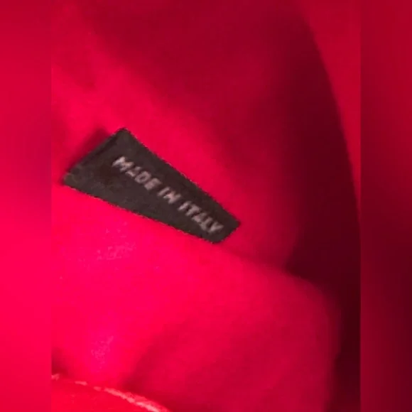 Very rare Miu Miu $2500 Authentic Red Leather Chain Handle Shoulder Bag. - Picture 14 of 17